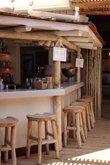 bar lounge